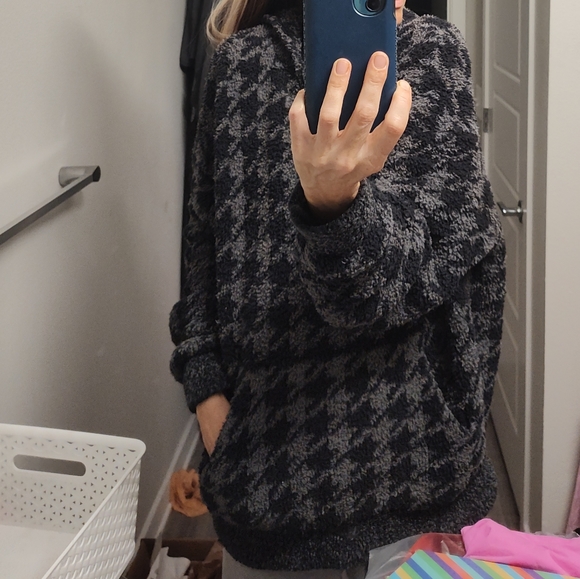 SKIMS Knit Hoodie - Picture 3 of 13